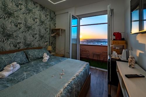 Fiumicino Apartment | 10min Airport Vista Mare Free Netflix Sunset Suite