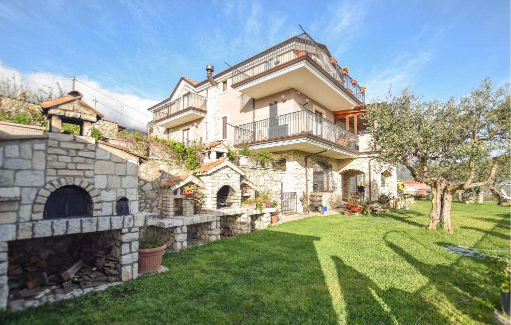 Avella Apartment | 3 Bedroom Amazing Apartment In Avella
