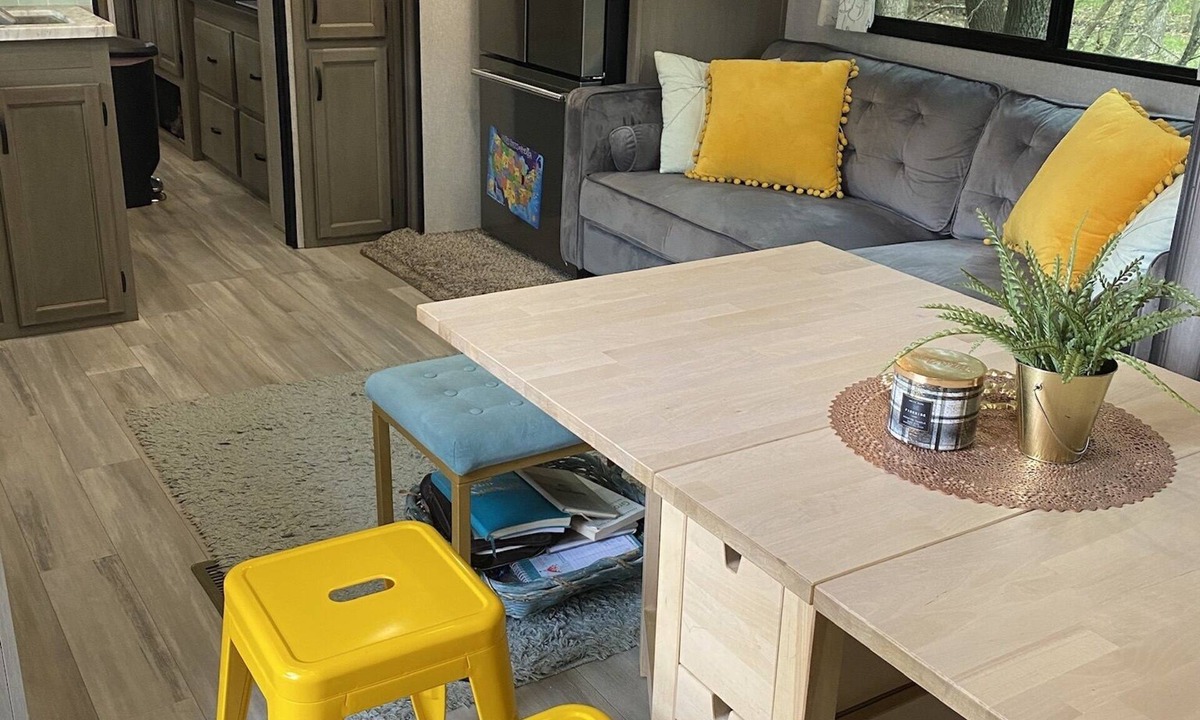 Willis House | 43ft Chic & Cozy RV in country w/pool+spa in Lake Conroe/Willis