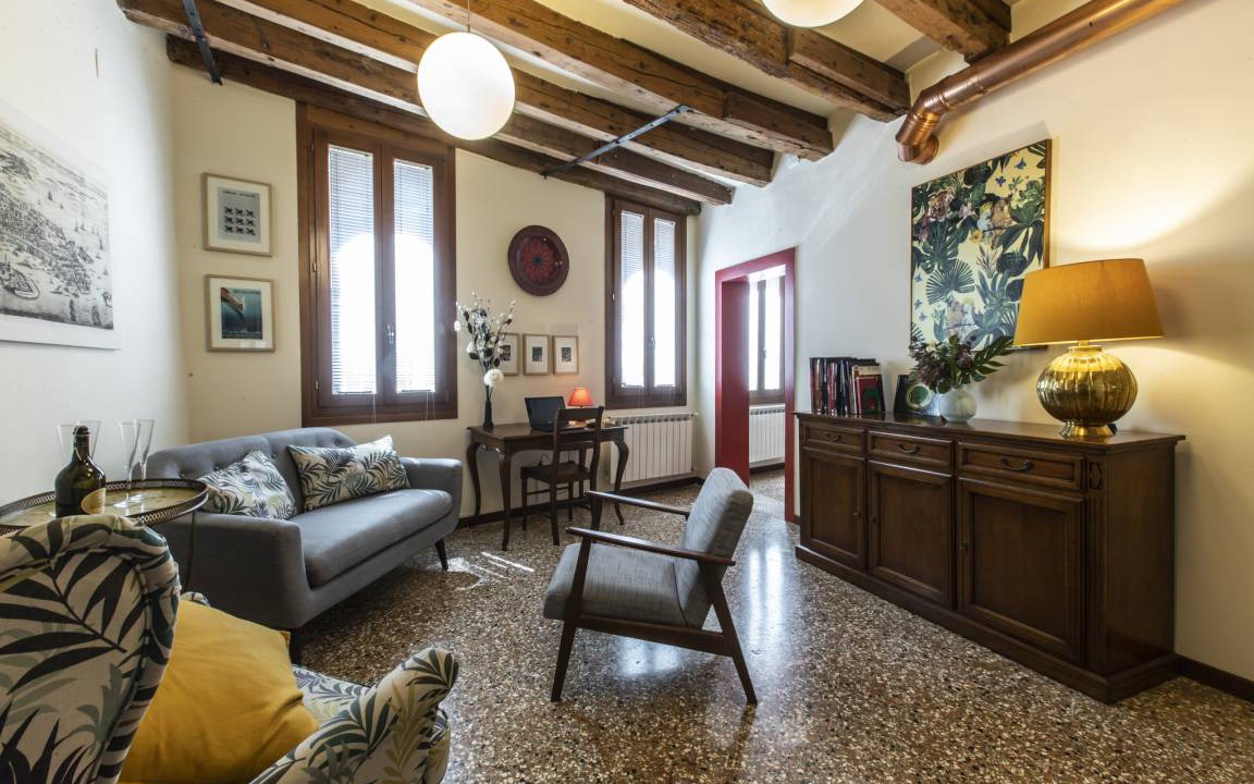 Santa Croce Apartment | 90 m² Apartment ∙ 3 bedrooms ∙ 6 guests