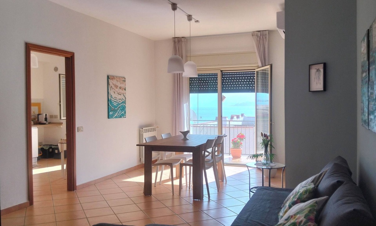 Porticello Apartment | A 125-square-meter apartment with a balcony where you can relax while gazing out at the sea