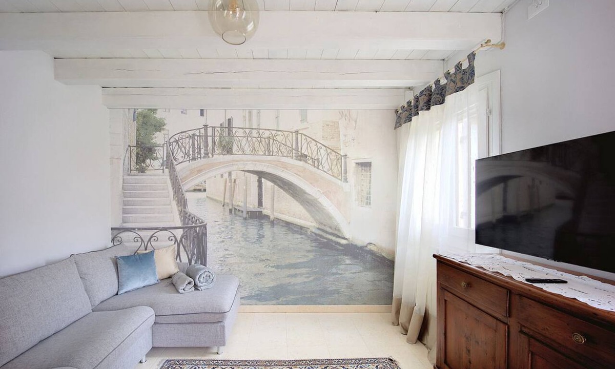 Carpenedo Apartment | A Cozy Home Close to the Magic of Venice!A bright, fully renovated apartment offering a unique opportunity to experience Venice without being overwhelmed by the tourist hustle and bustle. Located in a strategic spot in Mestre, just a one-minute walk from