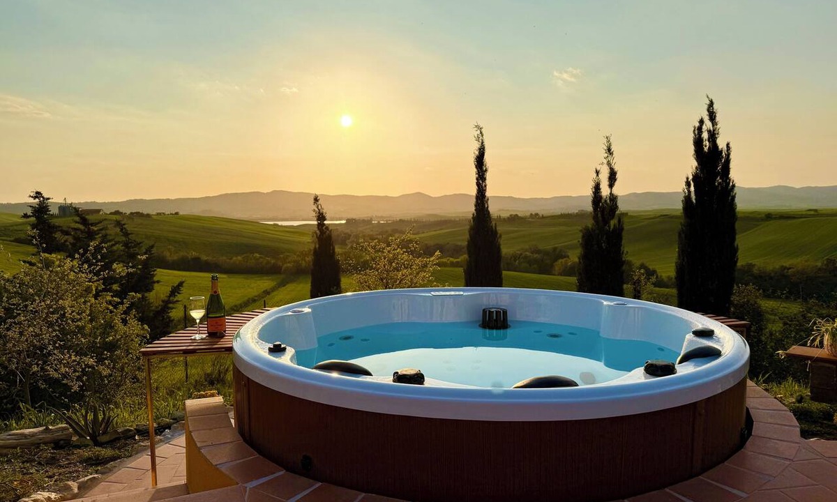 Santa Luce Villa | A magnificent Tuscan farmhouse, surrounded by greenery between the sea and the hills