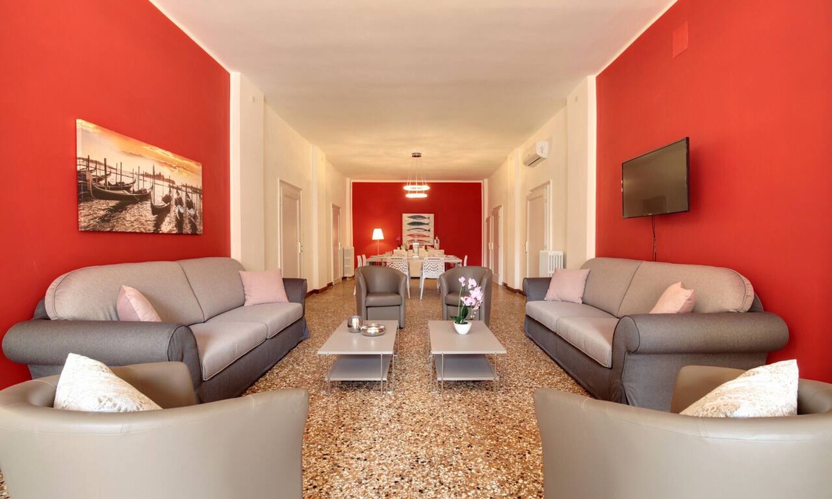 Dorsoduro Apartment | Accademia Opera Deluxe by Wonderful Italy