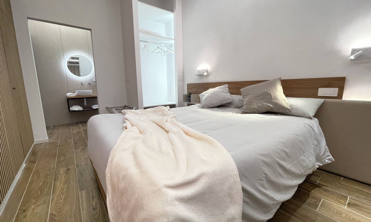 Mola di Bari House | Accommodation of Heroes - Independent ground floor suite with private entrance