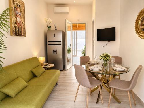 Torre Ovo House | AleMi Casa Vacanza Moderna vicino al Mare
