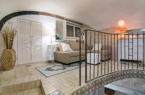 Rione XI Sant'Angelo Apartment | Ancient Roman Mansion