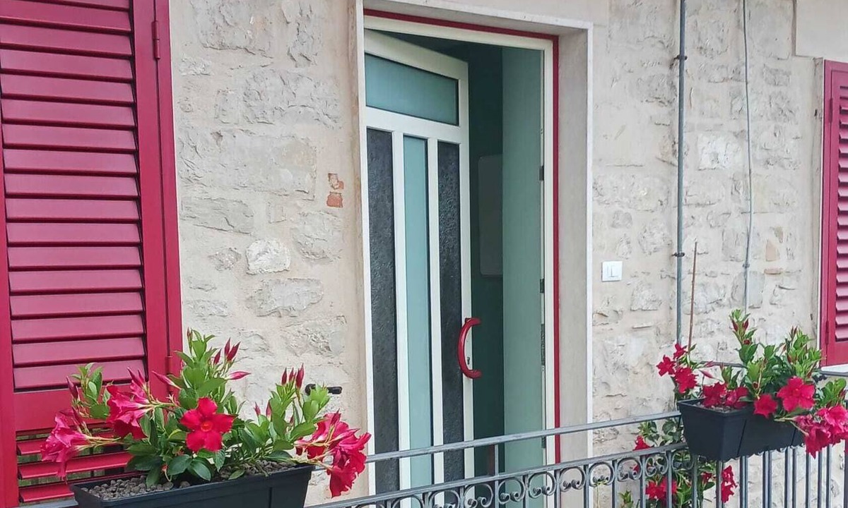 Lenola House | ANTEA Vacation Rental in the Heart of the Village