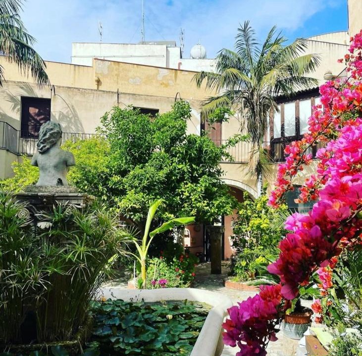 Trapani City Centre Apartment | Antica Corte delle Ninfee, Historical Private Villa