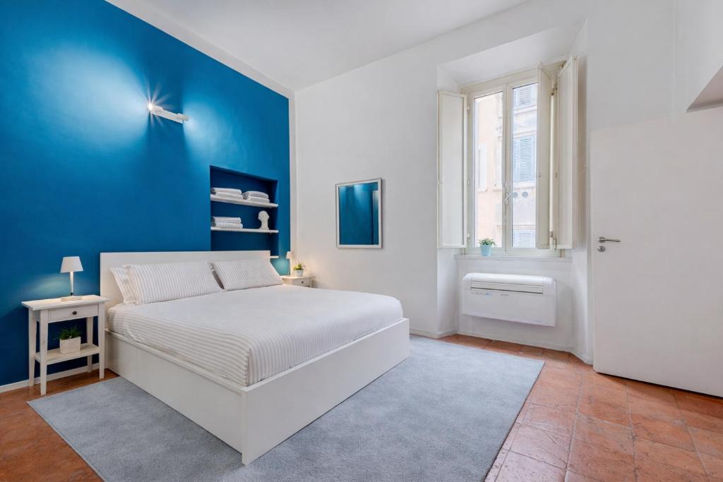 Rione III Colonna Apartment | Ap-Caravaggio at spanish steps