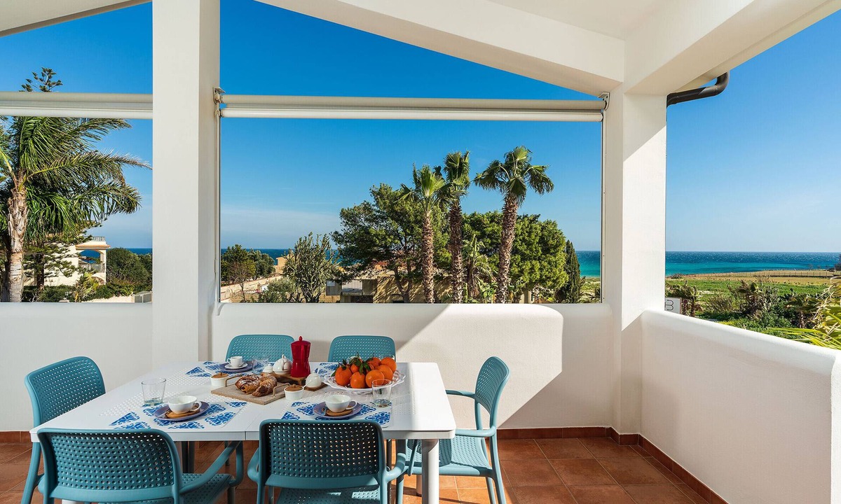 Reitani Apartment | Apartment 150 metres from San Lorenzo’s beach, Sicily, Calantha