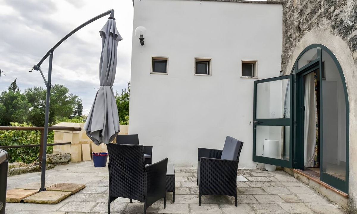 Novoli Apartment | Apartment 'Acanto' with Shared Pool, Wi-Fi and Air Conditioning