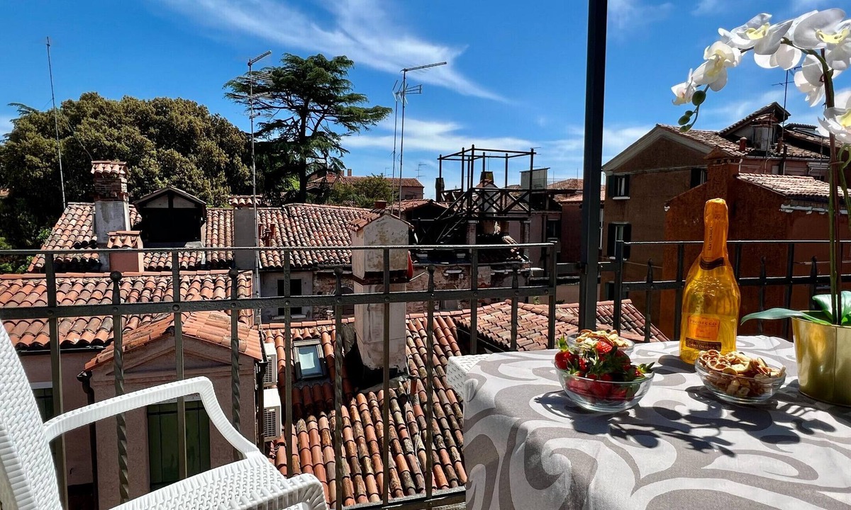 Dorsoduro Apartment | Apartment Accademia - Historical Center