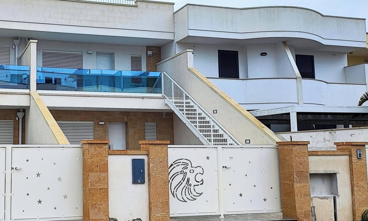 Torre San Giovanni Apartment | Apartment 'Bilocale in Centro T San Giovanni' with Private Terrace, Balcony and Air Conditioning