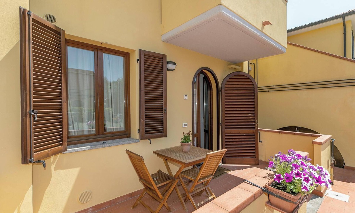Suvereto Apartment | Apartment 'Bilocale Ciliegiolo' with Terrace, Shared Pool & Wi-Fi