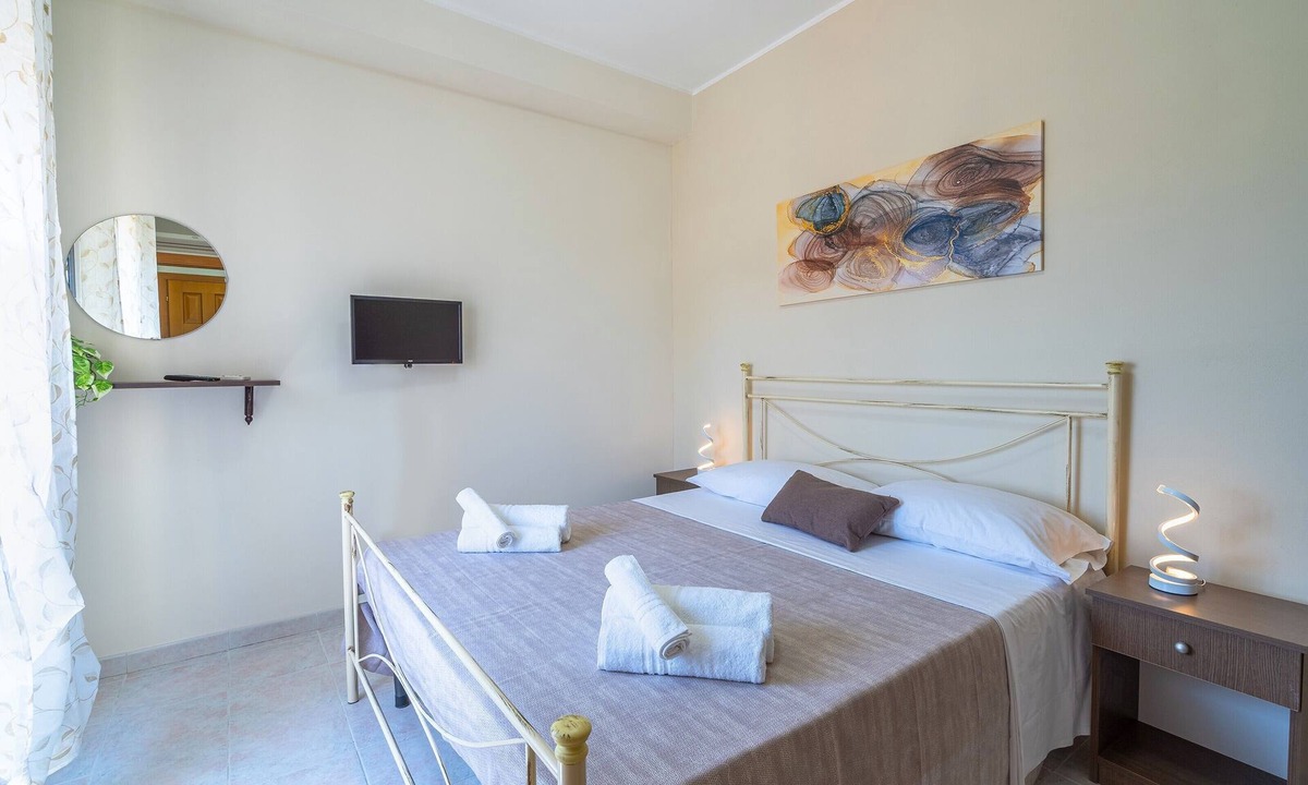 Marzamemi Apartment | Apartment 'Brezza Marina Marzamemi' with Balcony, Wi-Fi and Air Conditioning