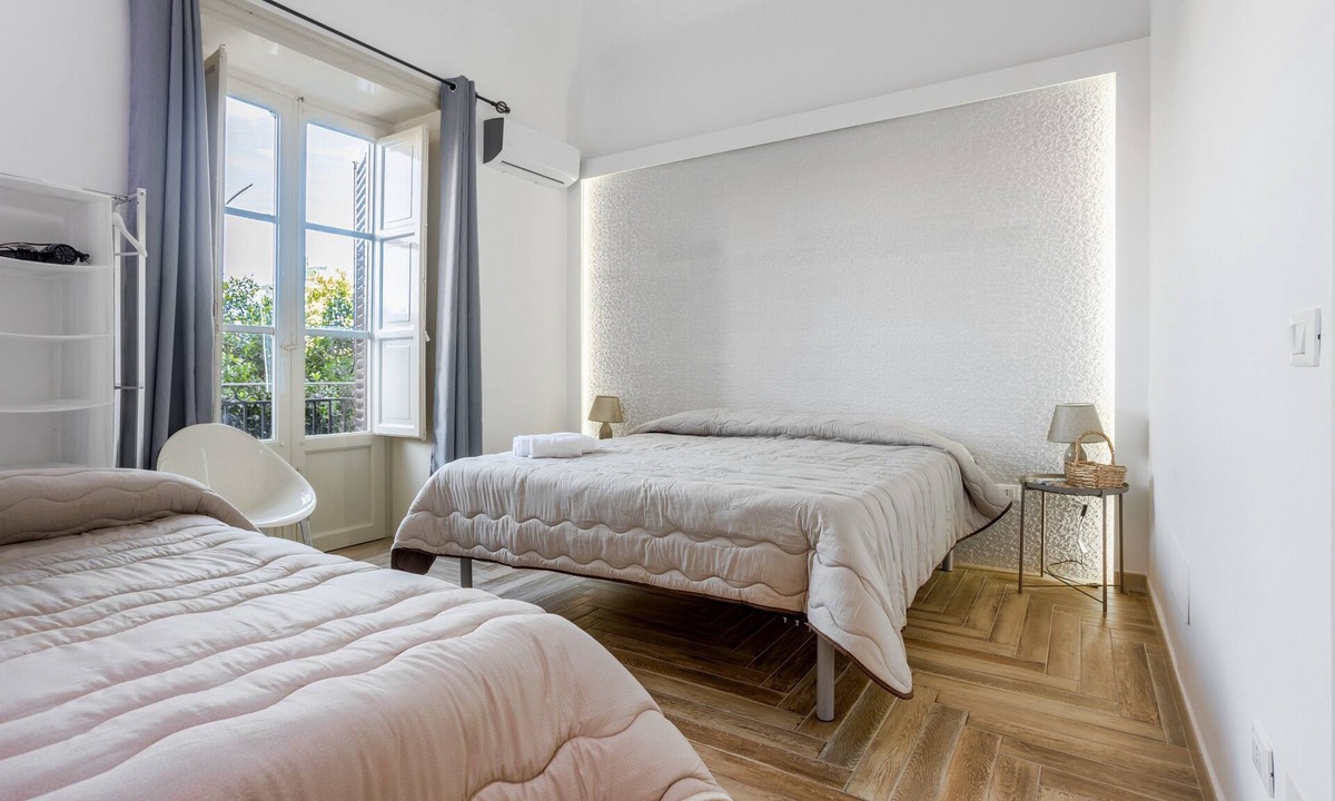 Corso dei Mille - Sant'Erasmo Apartment | Apartment "Calypso Il Binario Apartment" with Private Balconies, Wi-Fi & A/C