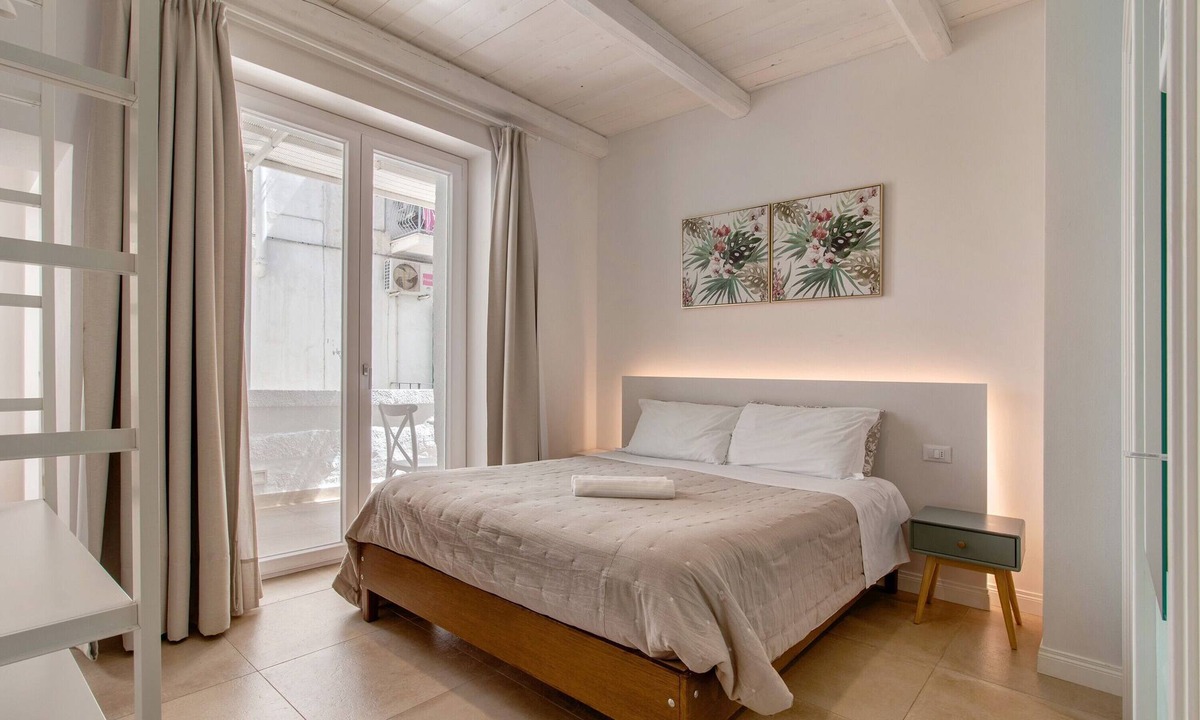 Monopoli Apartment | Apartment 'Carrubo' with Private Terrace, Wi-Fi and Air Conditioning