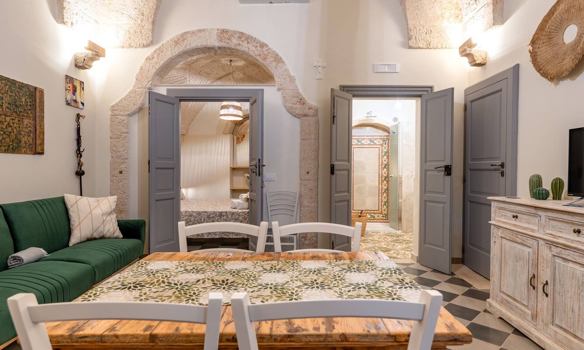 Pezze di Greco Apartment | Apartment 'Casa In Stile' with Private Terrace, Wi-Fi and Air Conditioning