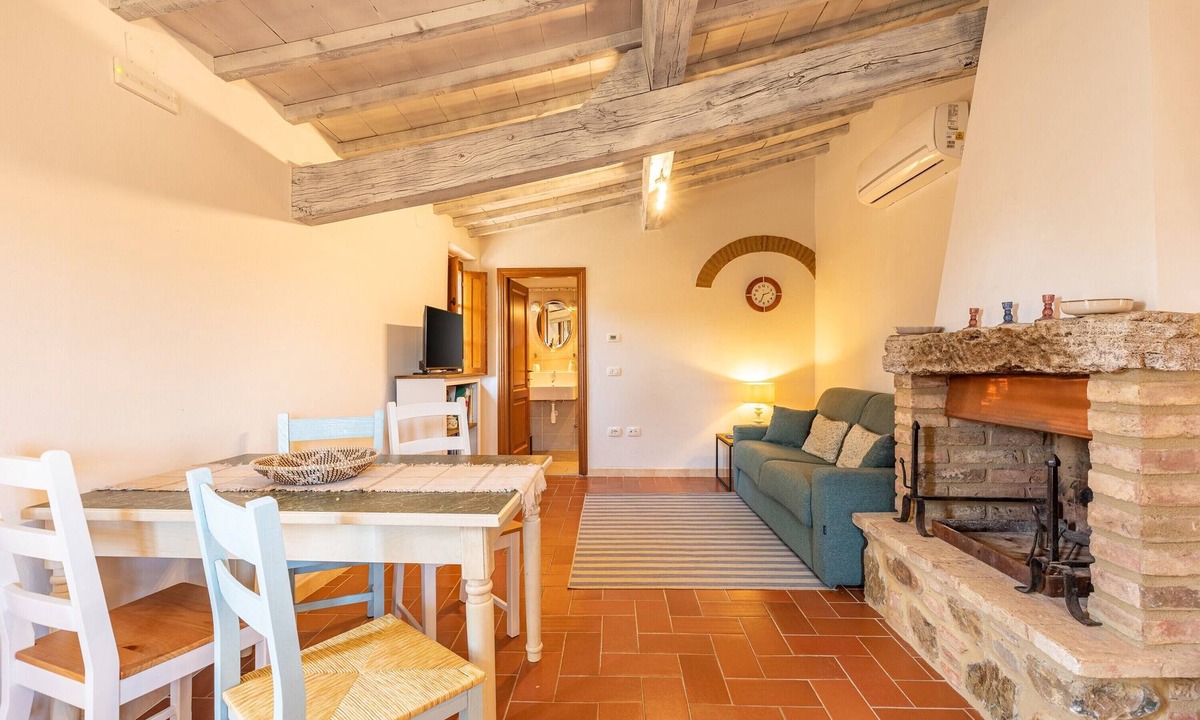 Trequanda Apartment | Apartment 'Casamoira' with Private Terrace, Wi-Fi and Air Conditioning