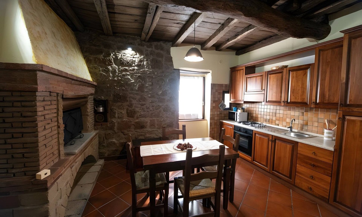 Sutri Apartment | Apartment 'Davide Home Sutri' with Wi-Fi