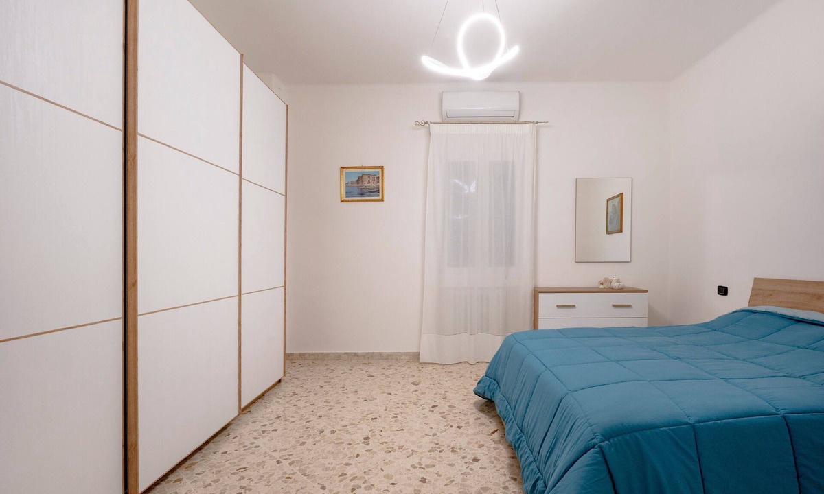 Mola di Bari House | Apartment 'Dimora Di Vagno' with Sea View, Balcony and Air Conditioning