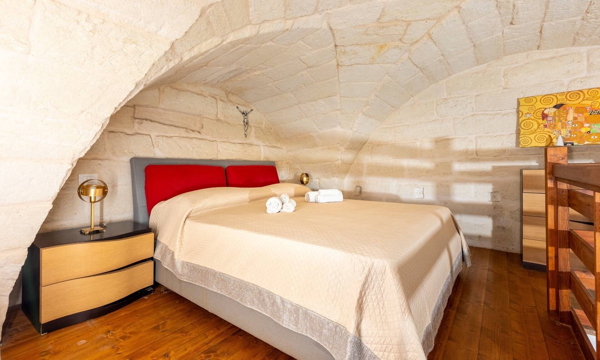 Melendugno Apartment | Apartment 'Dimora Di Marco - Albero Della Vita' with Shared Terrace, Shared Garden and Wi-Fi