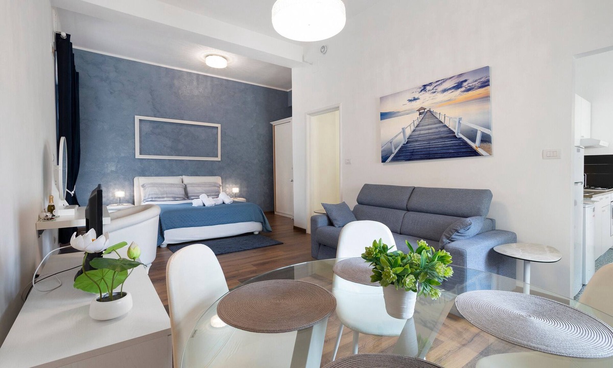 Municipio 1 Apartment | Apartment 'Home Experience - White Charme' with Sea View, Wi-Fi and Air Conditioning