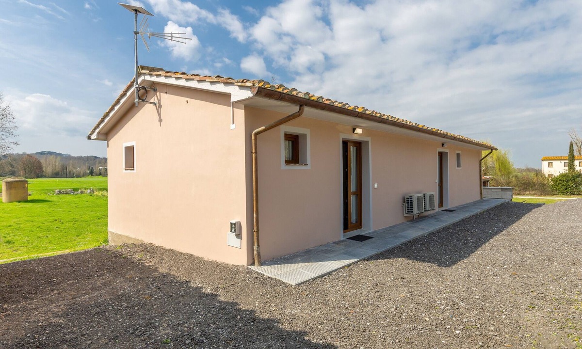 Crespina Apartment | Apartment 'Il Mulino Del Botteghino - A' with Shared Garden, Wi-Fi & Air Conditioning