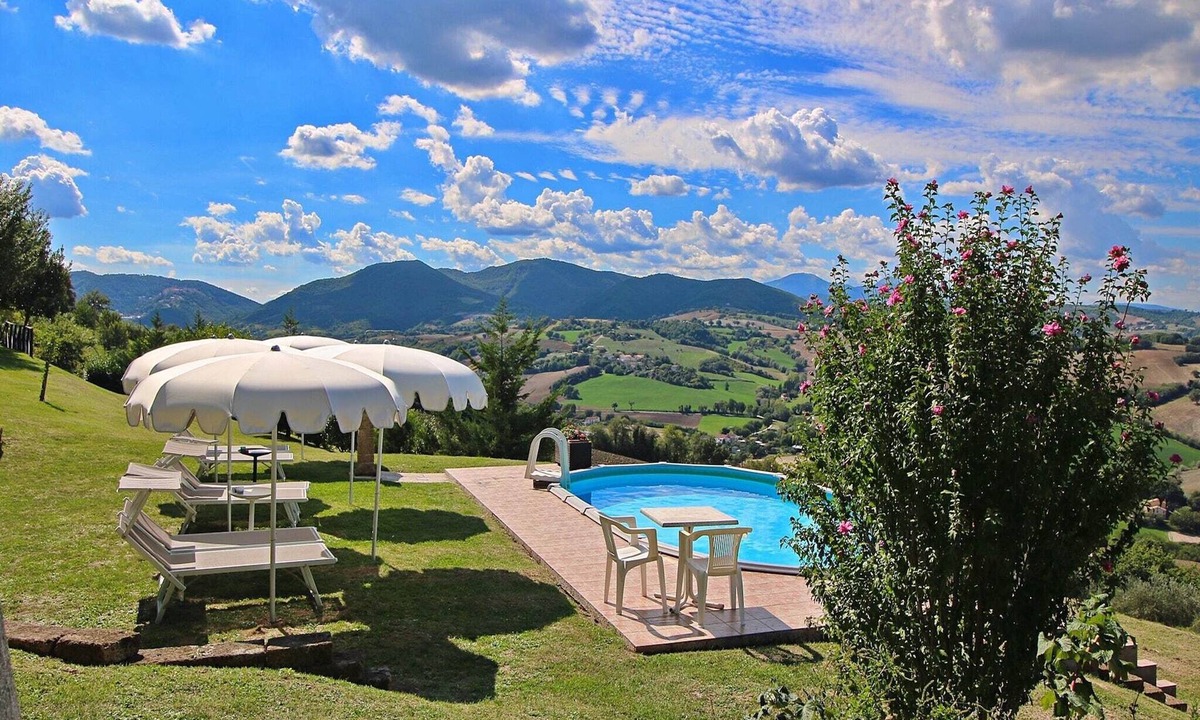 Arcevia Apartment | Apartment in Piticchio with Pool and BBQ