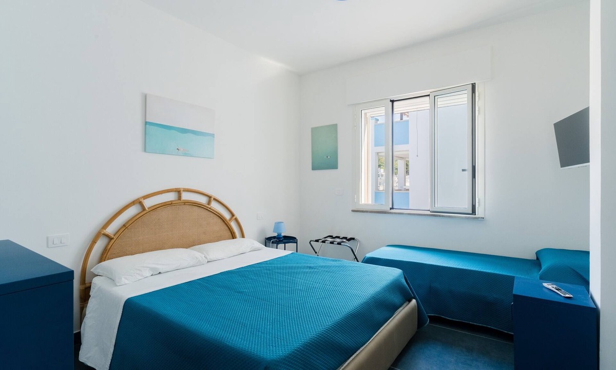 Lido Conchiglie Apartment | Apartment 'Best Sunset - Smeraldo' with Mountain View, Wi-Fi and Air Conditioning