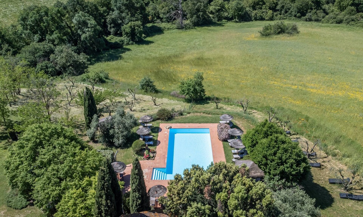 Magliano in Toscana Apartment | Apartment La Lavanda wit Terrace, Shared Pool & Wi-Fi