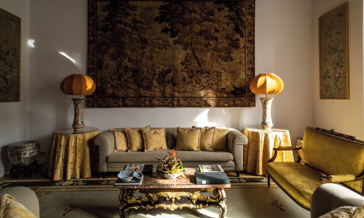 Rione VII Regola Apartment | Apartment located on the main floor of a historic building in the center of Rome