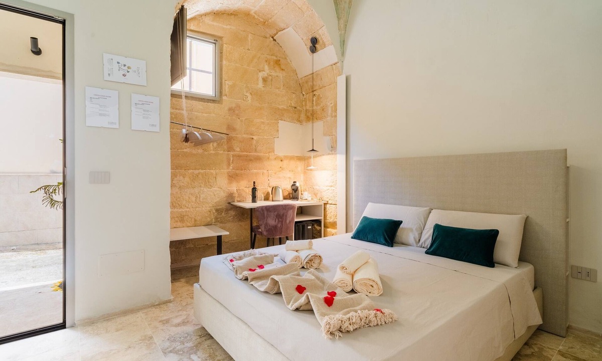 Alezio Apartment | Apartment 'Luxury Rooms - Elisa' with Wi-Fi and Air Conditioning