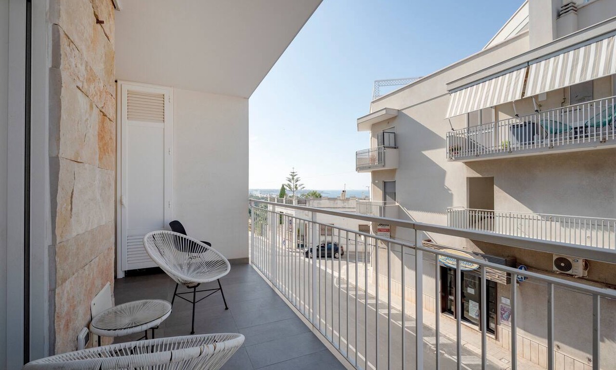Polignano a Mare Apartment | Apartment 'Marina' with Sea View, Wi-Fi and Air Conditioning