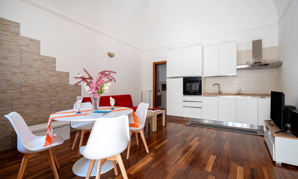 Municipio 4 Apartment | Apartment 'Michelangelo' with Wi-Fi and Air Conditioning