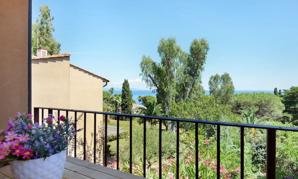 Capo D'arco Apartment | Apartment 'Mono Capo D'Arco Agrumeto' with Sea View, Shared Pool and Balcony