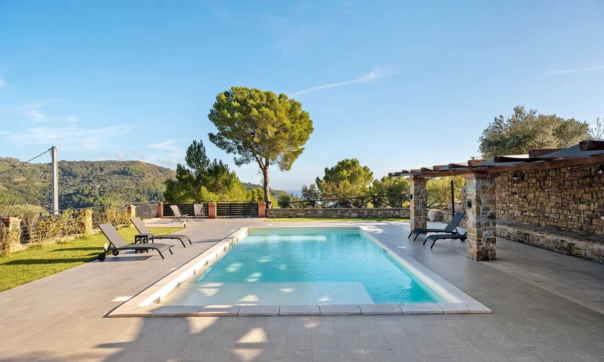 Montecorice Apartment | Apartment 'Rosmarino' with Sea View, Wi-Fi and Air Conditioning