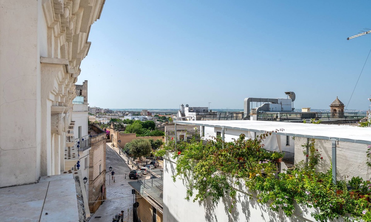 Grottaglie Apartment | Apartment 'San Giorgio' with Private Terrace, Balcony and Air Conditioning