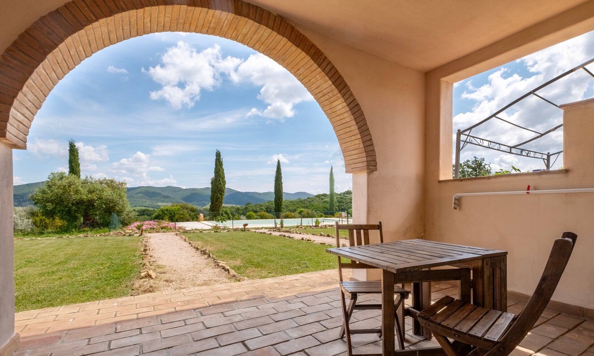 Manciano Apartment | Apartment 'Santolina' with Shared Pool, Wi-Fi and Air Conditioning