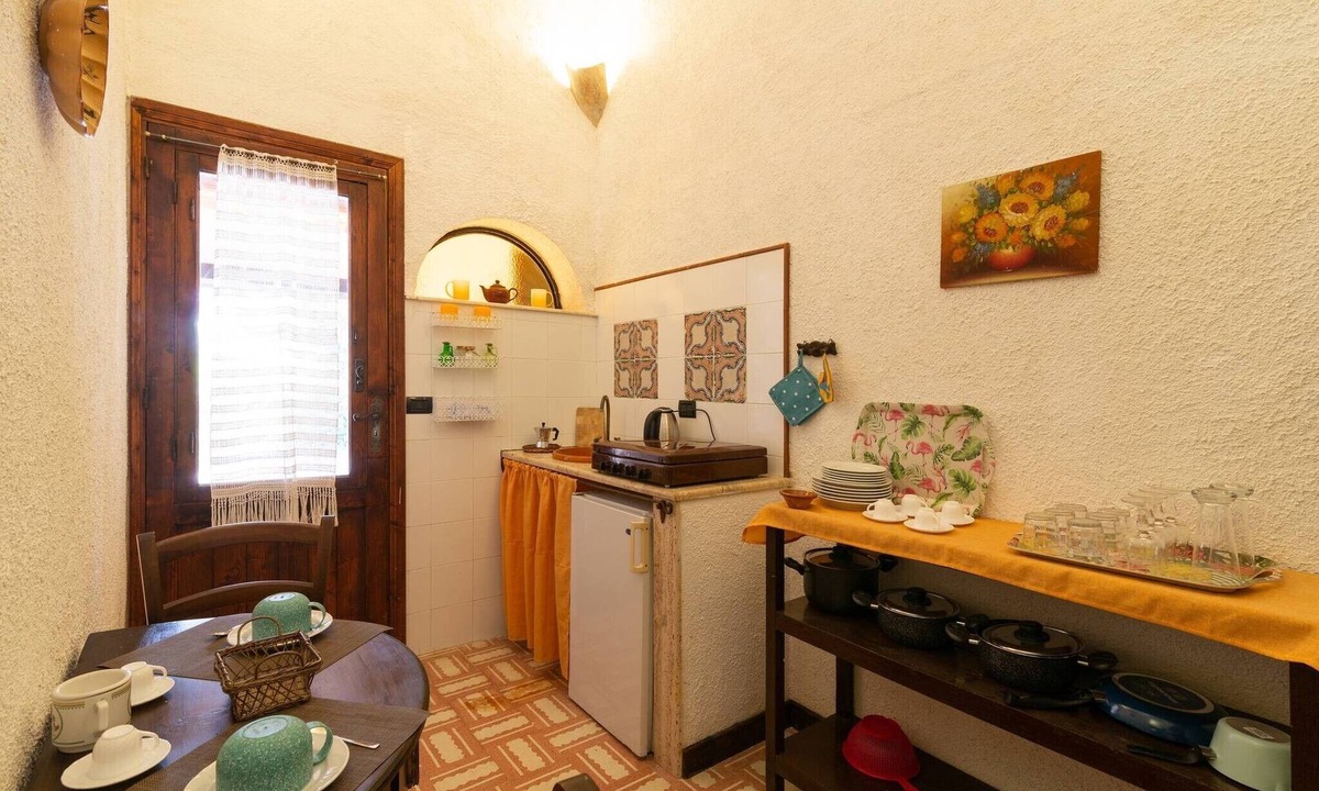 Porticalazzo Apartment | Apartment 'Tenuta Donna Vittoria Mandarino' with Mountain View, Wi-Fi and Air Conditioning