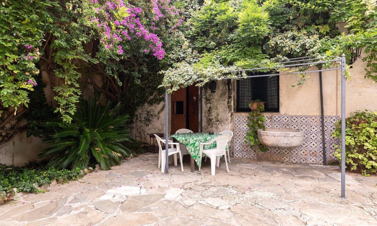 Mockarta Apartment | Apartment 'Tenuta Donna Vittoria Piccola' with Mountain View, Wi-Fi and Air Conditioning