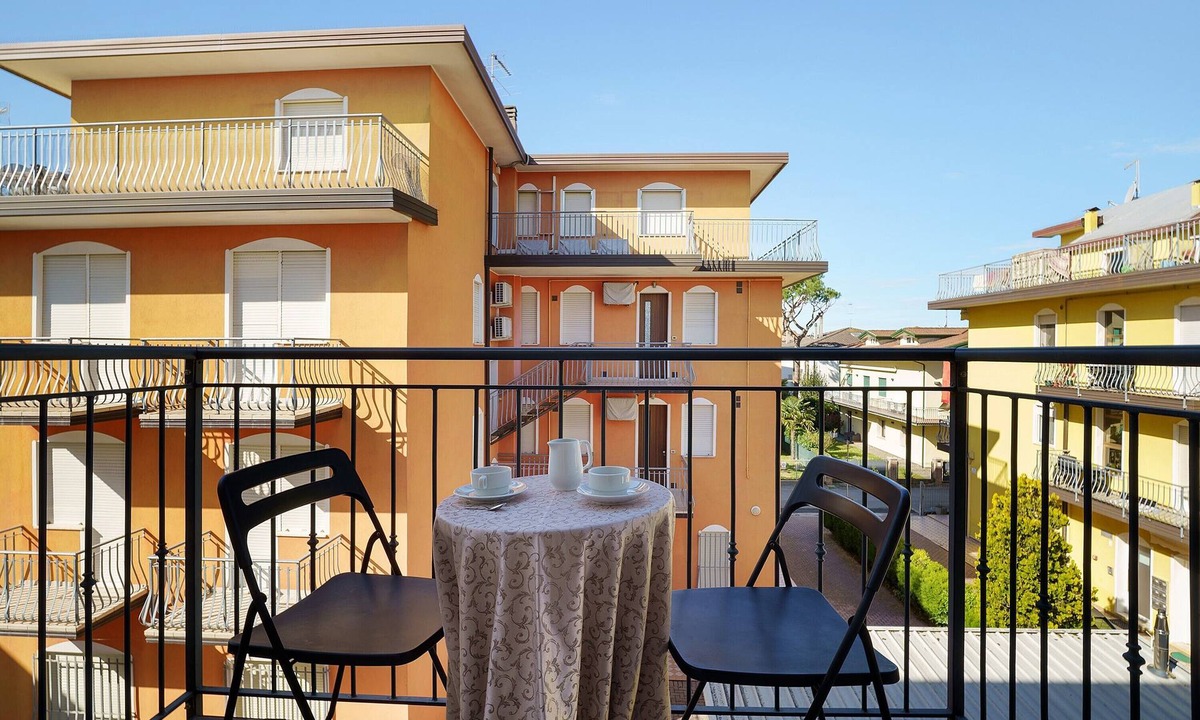 Jesolo Apartment | Apartment 'Villa Trentina Trilocale 2 Piano' with Shared Terrace and Wi-Fi