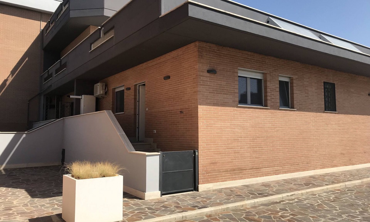 Fiumicino Apartment | Apartment with private parking 5min from the sea