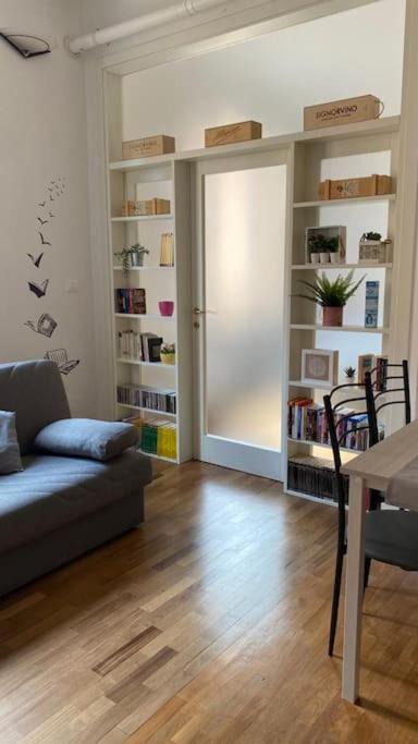 San Donato Apartment | Appartamento Mercante in Fiera BO con posto auto