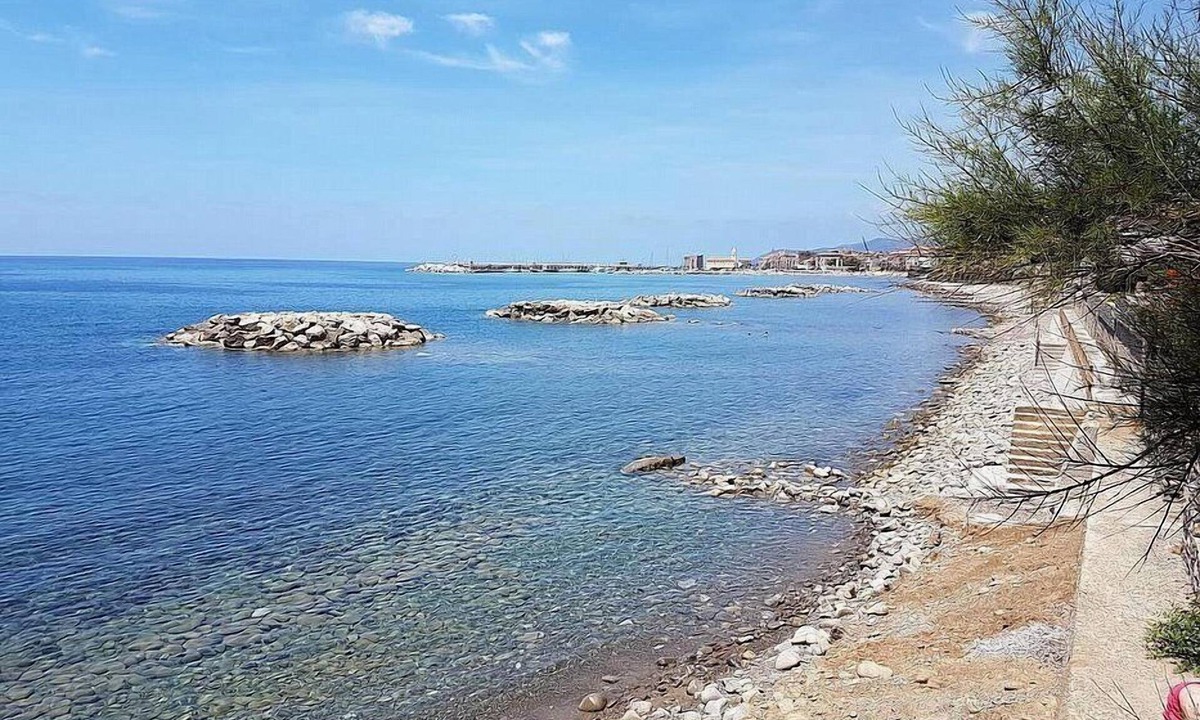 Acciaroli House | Appartamento Torre Caleo H: A charming apartment located right on the beach, with Free WI-FI.