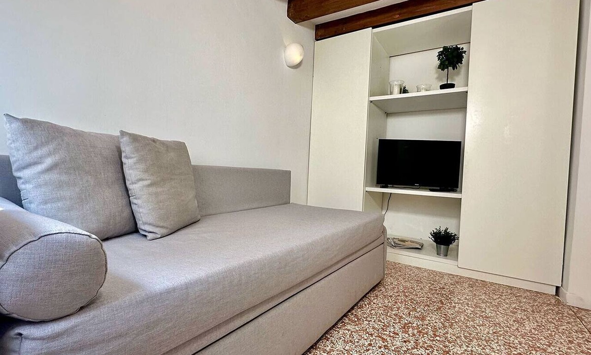 Dorsoduro Apartment | Apt. Dorsoduro (100m from Guggenheim Museum)