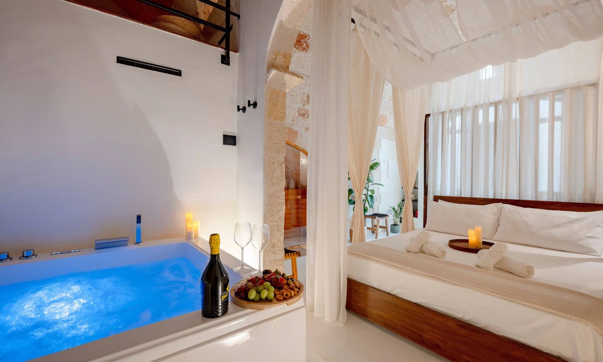 Polignano a Mare Bed & Breakfast | Archè Luxury Private Spa Suite in Polignano a Mare