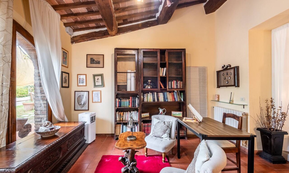 Vescovado Apartment | 'Arco - Antiche Dimore' with Shared Pool, Wi-Fi and Air Conditioning