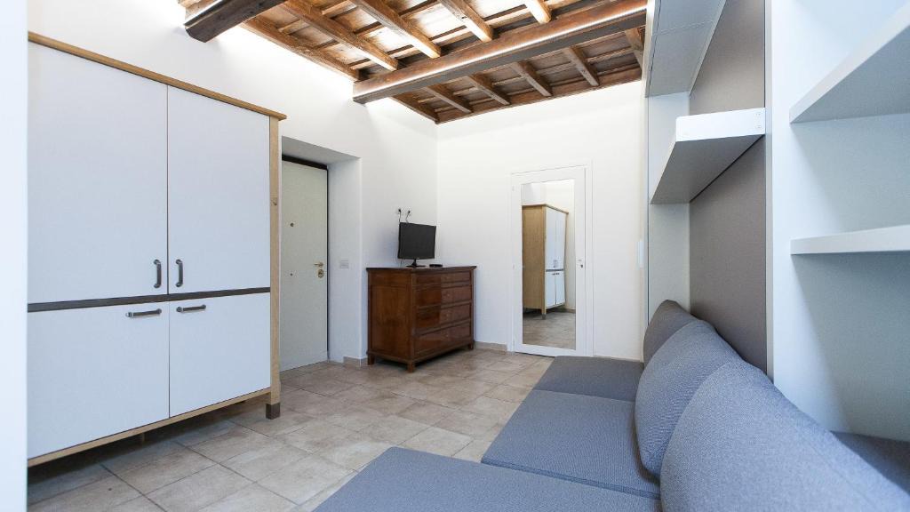 Roman Ghetto Apartment | Arenula Studio